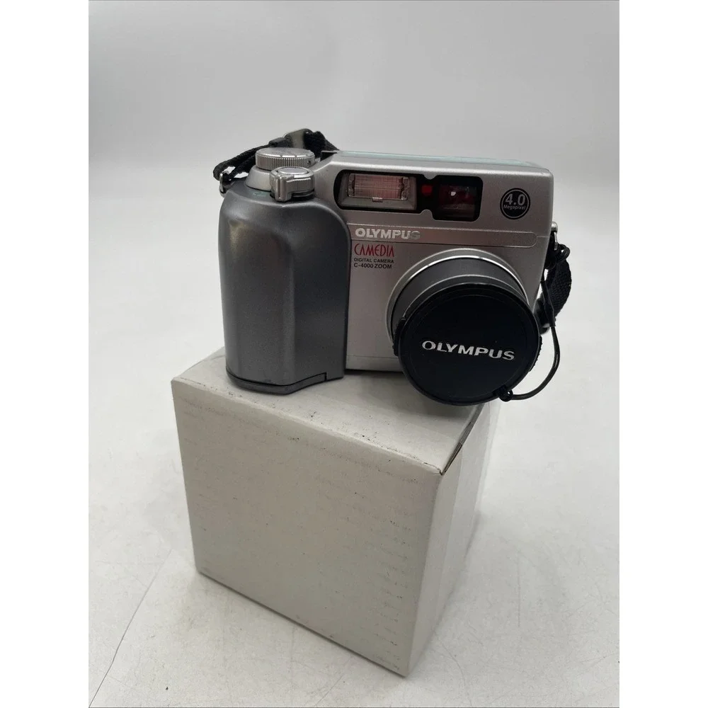 Olympus Camedia C-4000 Zoom 4MP Digital Camera 3X Zoom+Battery+Strap+Case-TESTED